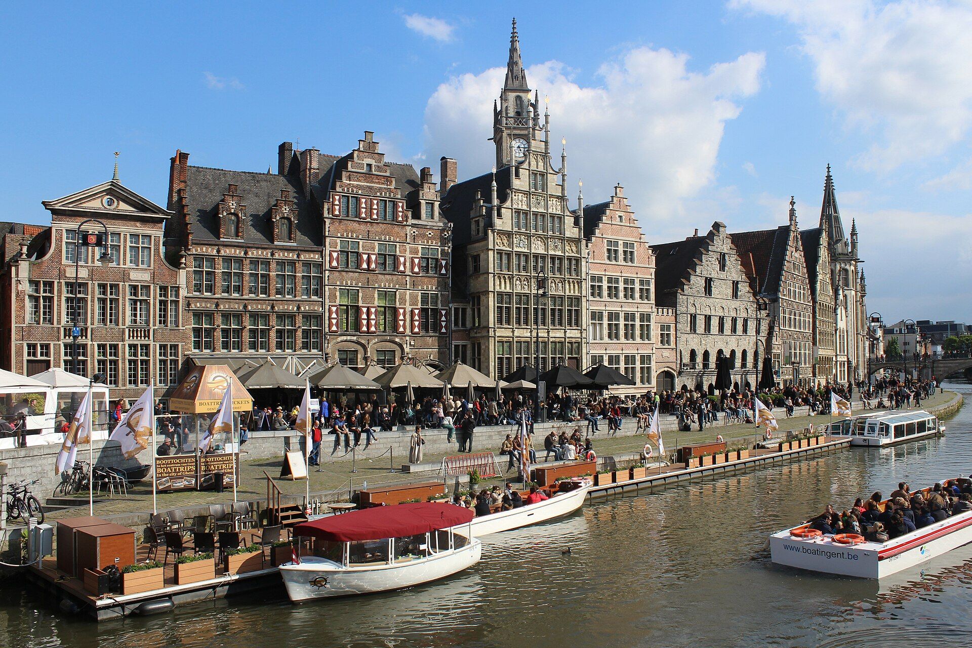 De Graslei in Gent, met gevels langs het water